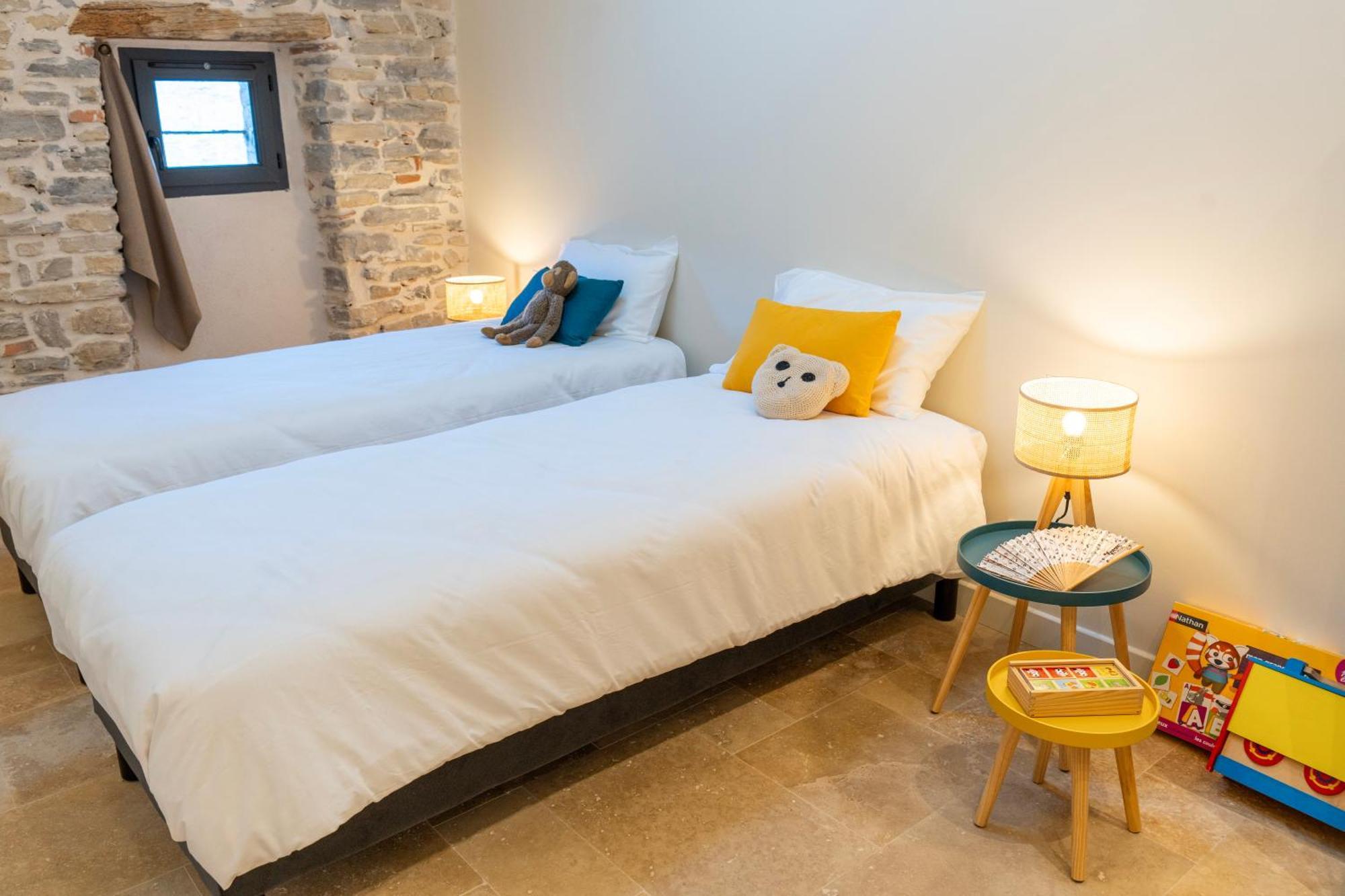Les Terres Aoyama Hotel Saint Julien Les Rosiers Exterior photo
